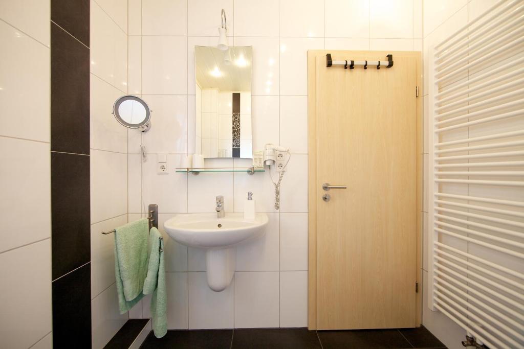 ホテルKleines Landhaus Wendel Kapellen-Drusweiler エクステリア 写真